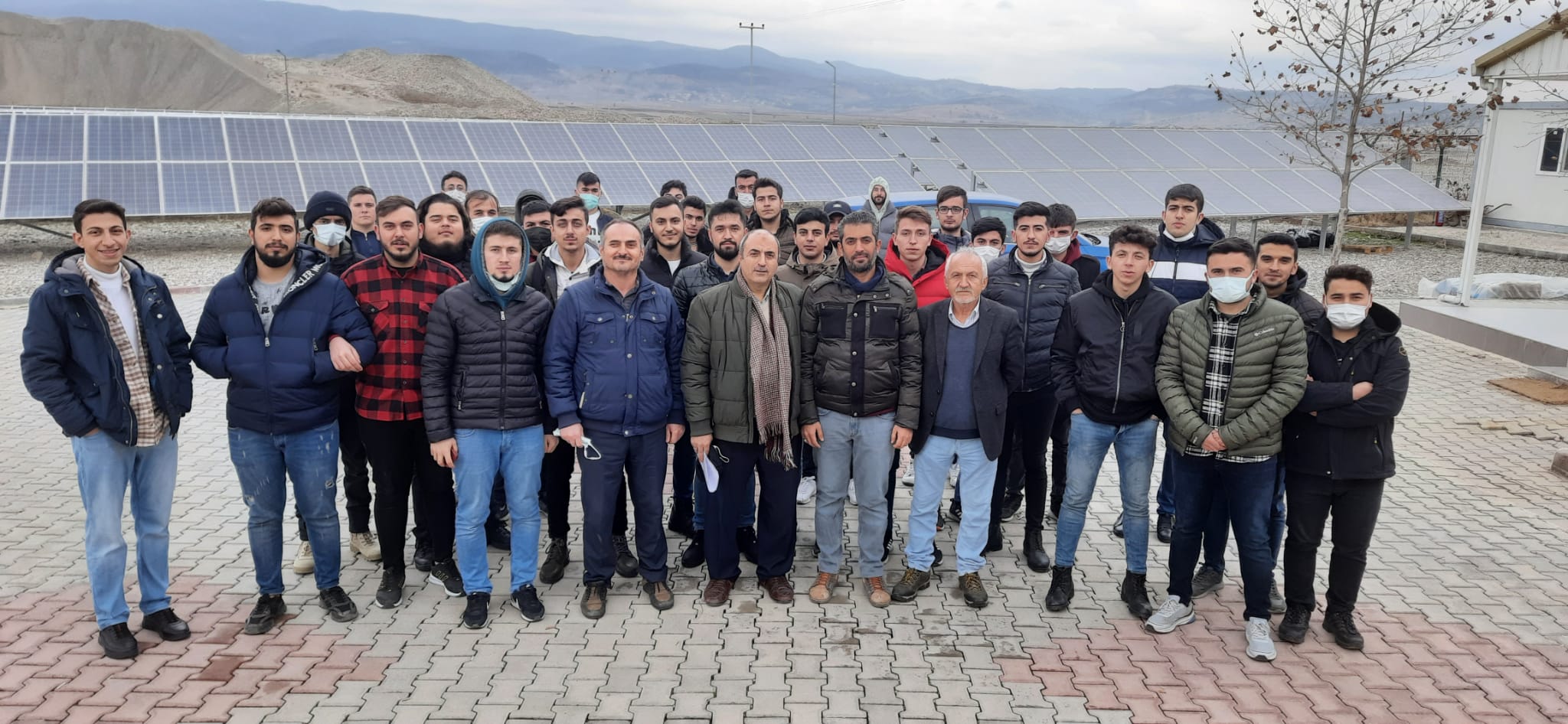 4.01.2022 tarihinde Elektrik programı öğrencileri için düzenlenen , Elis grup Güneş Elektrik santralı teknik gezisinden görüntüler.